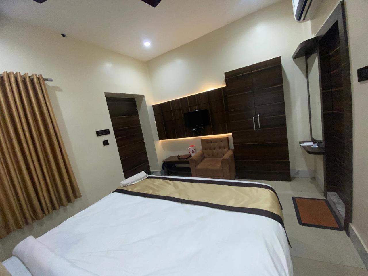 Hotel New Grand Deoghar Bagian luar foto